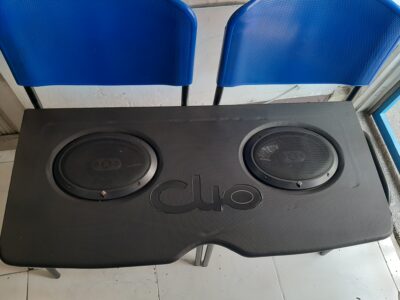 Tabla con parlantes para Clio