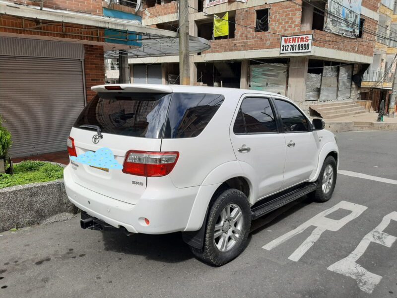 Toyota Fortuner 2011 4x4