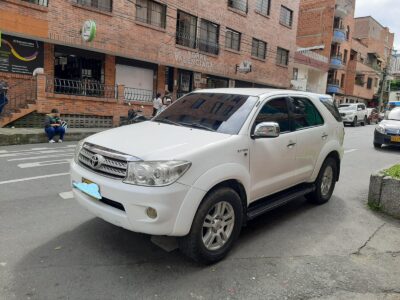 Toyota Fortuner 2011 4x4