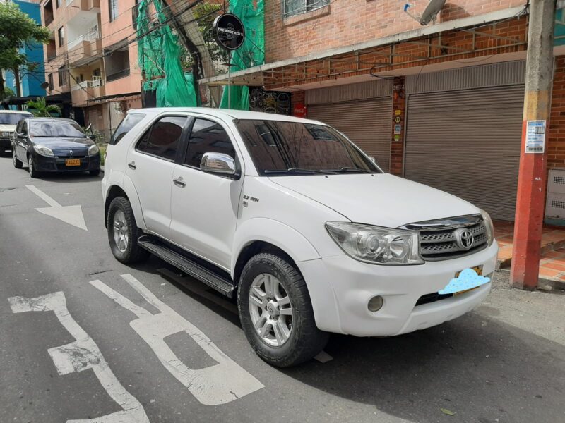 Toyota Fortuner 2011 4x4