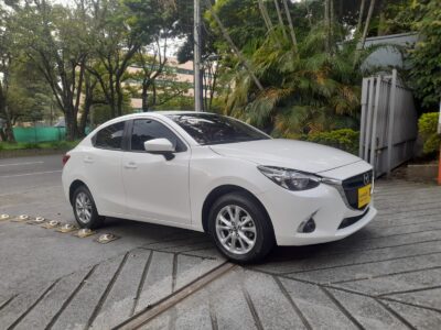 MAZDA 2 SEDAN TOURING AUTOMATICO 1.5