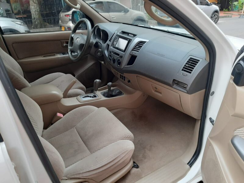 Toyota Fortuner 2011 4x4