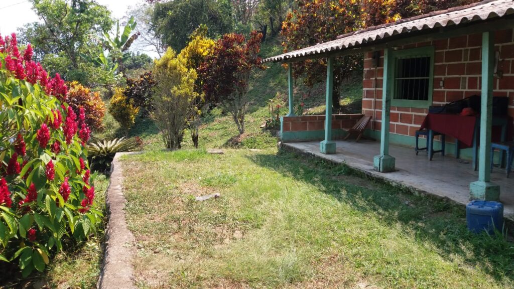 Se vende finca en Barbosa sector Pradera