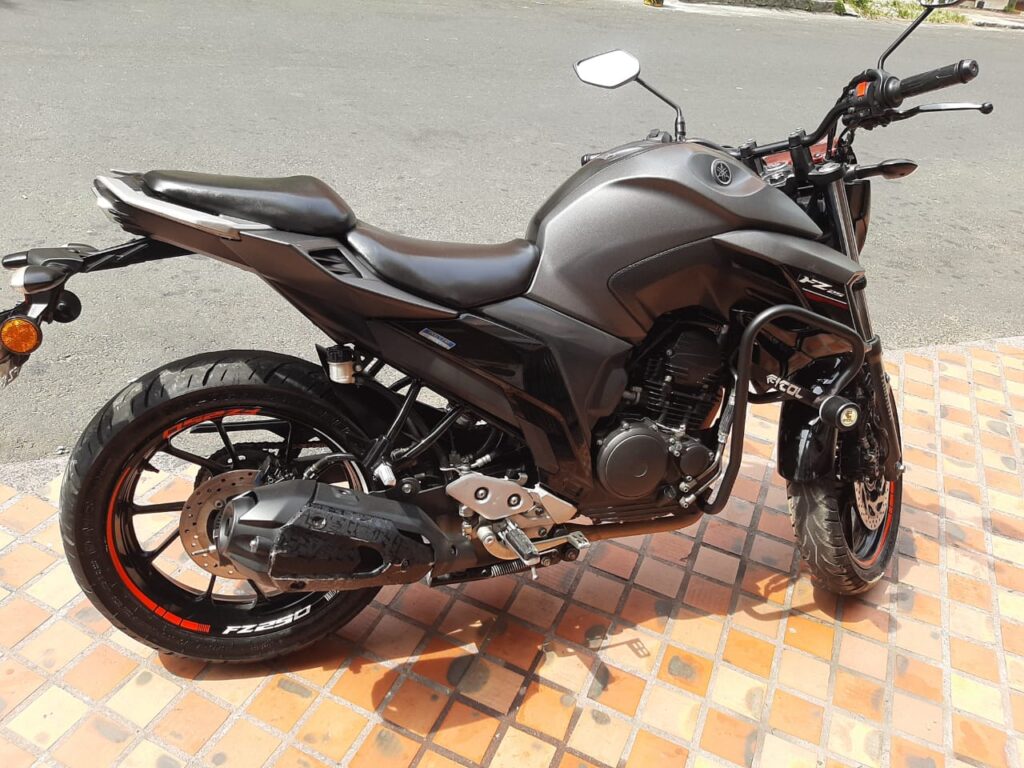 Yamaha FZ250 2022