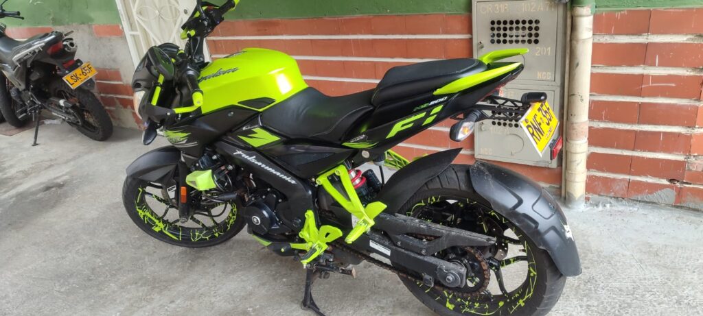 Pulsar NS200 2022