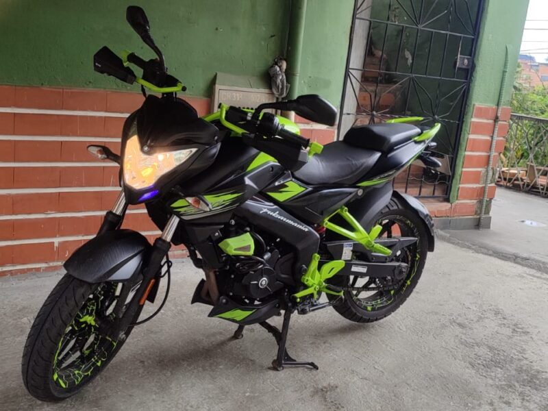 Pulsar NS200 2022