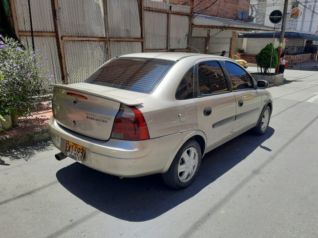 Corsa Evolution 2006 con Gas