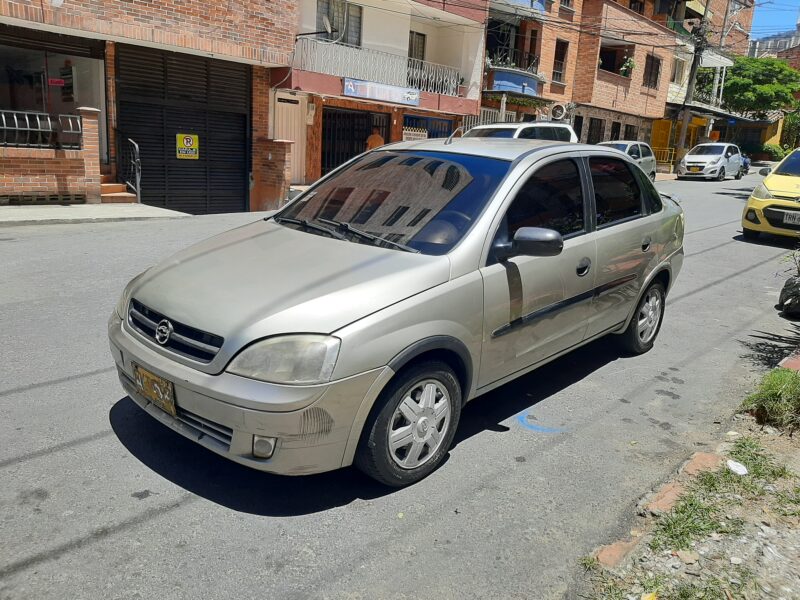 Corsa Evolution 2006 con Gas