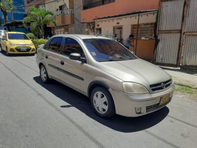 Corsa Evolution 2006 con Gas