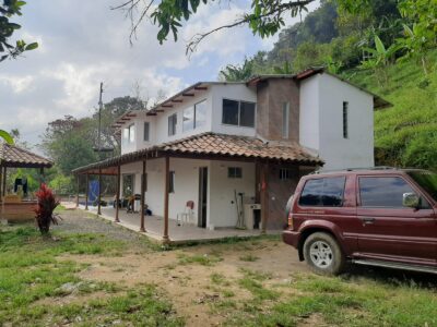 Se vende finca en Barbosa