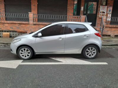 Mazda 2 2011