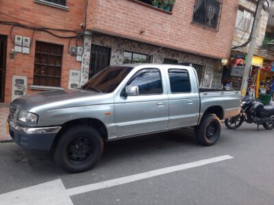 Mazda B2600 modelo 2005 4x4