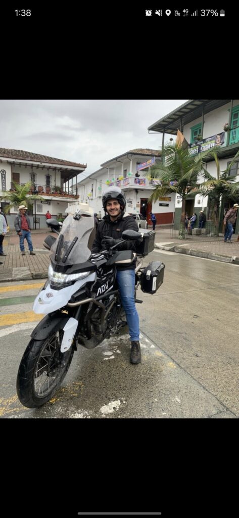 Moto zontes t2 con las 3 maletas