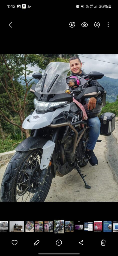 Moto zontes t2 con las 3 maletas