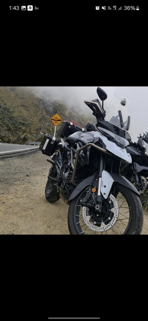 Moto zontes t2 con las 3 maletas