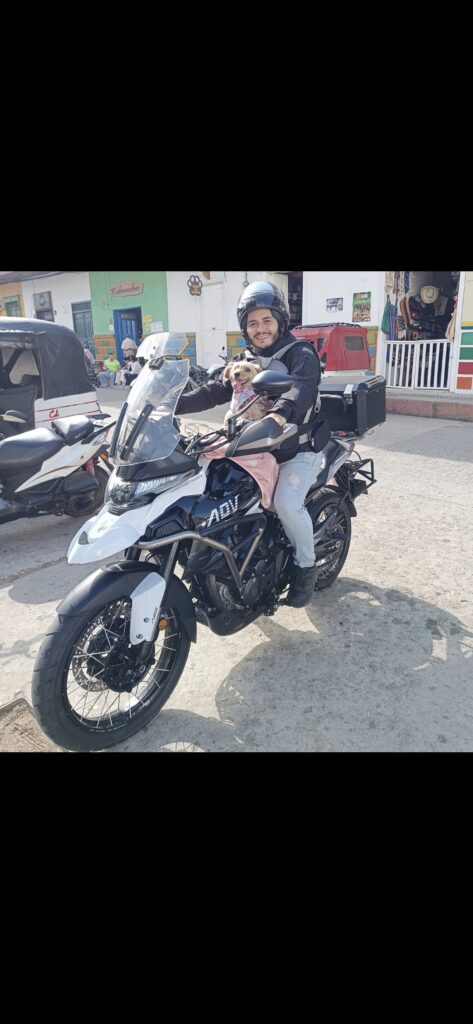 Moto zontes t2 con las 3 maletas