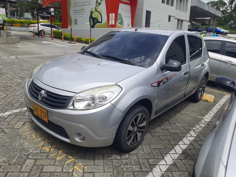 Sandero 2012 con 98.000 kms, Nunca aplicaciones