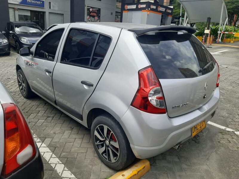 Sandero 2012 con 98.000 kms, Nunca aplicaciones