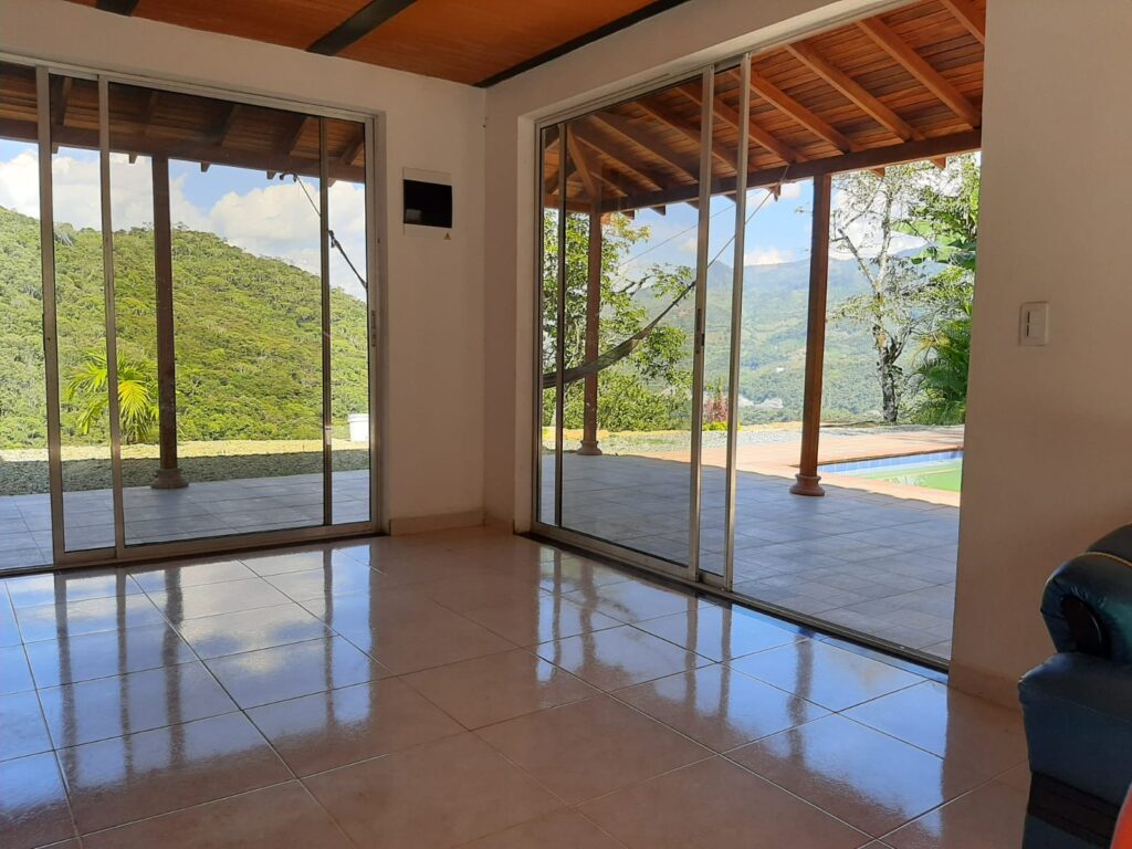 Se alquila finca en Barbosa