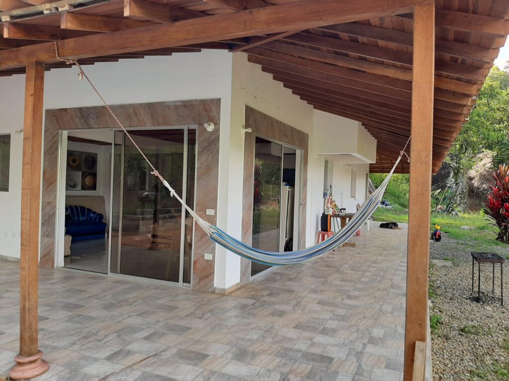 Se alquila finca en Barbosa