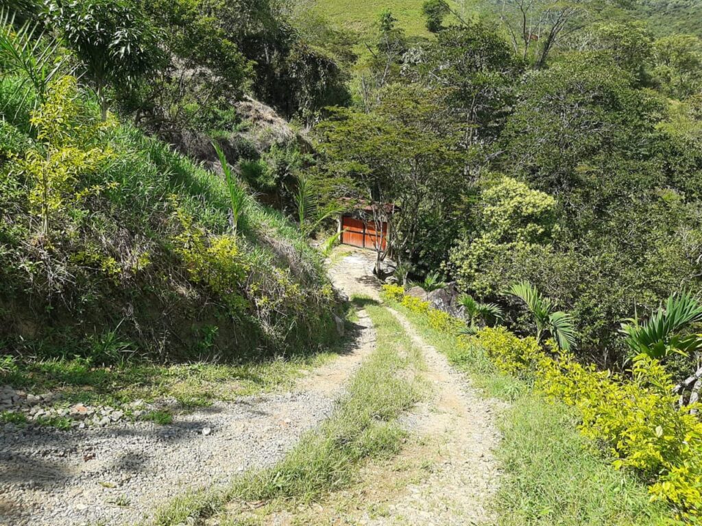 Se alquila finca en Barbosa