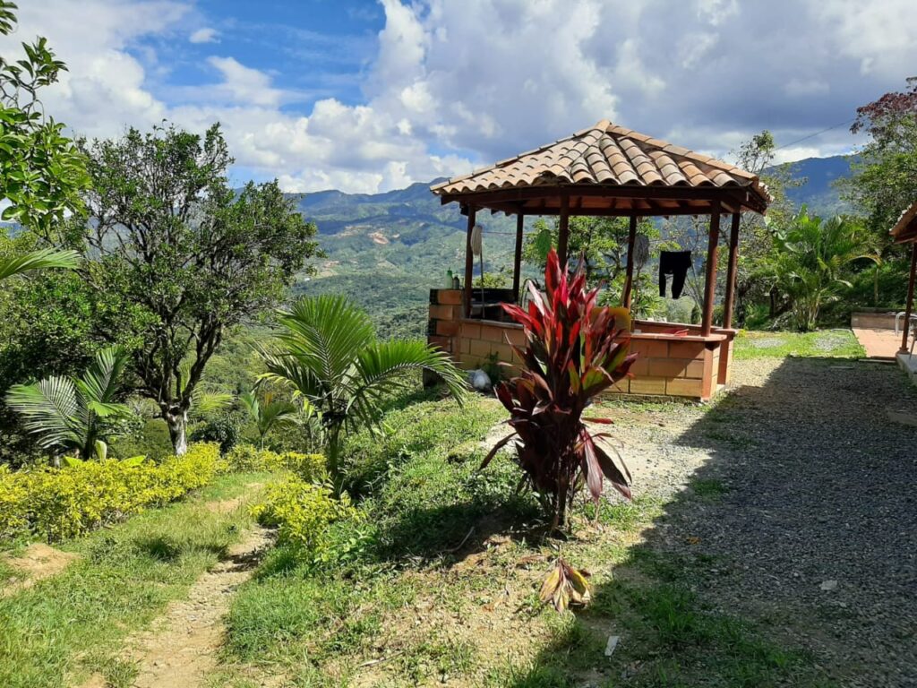 Se alquila finca en Barbosa